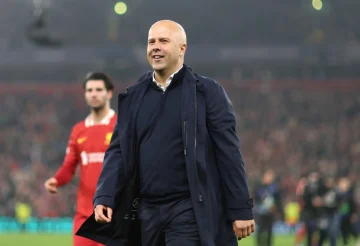سلوت يثني على مهارات لاعب ليفربول ويتناول دور نائب القائد