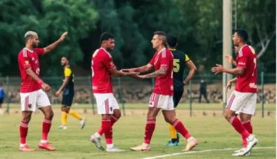 الأهلي يحقق انتصاراً ودياً على البنزرتي التونسي بخمسة أهداف نظيفة في إطار التحضيرات للدوري.