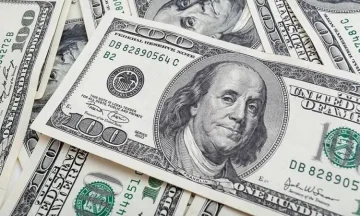 الدولار يرتفع لأعلى مستوى خلال شهر مقابل اليورو بفضل التفاؤل حول اتفاق التجارة
