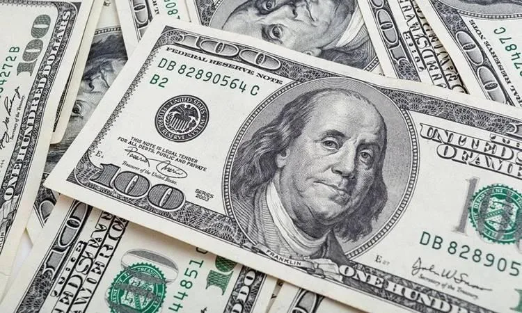 الدولار يرتفع لأعلى مستوى خلال شهر مقابل اليورو بفضل التفاؤل حول اتفاق التجارة
