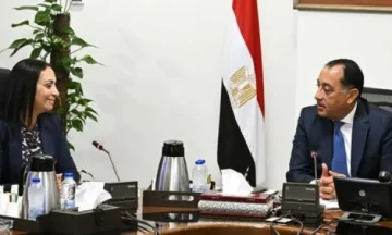 مدبولي يناقش مع وزيرة التضامن دعم برنامج “تكافل وكرامة” للمستفيدين