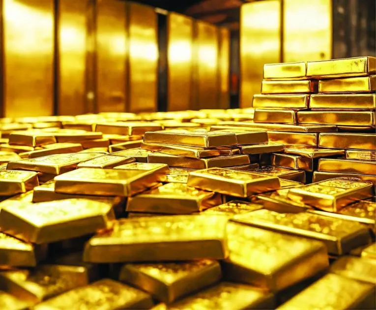 الذهب ينخفض إلى أقل مستوى له عقب الاتفاق التجاري بين الولايات المتحدة وأوروبا