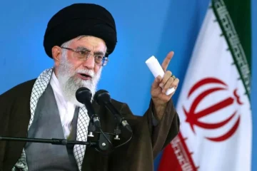خامنيئي يندد باستخدام الغرب لملف «النووي» كسبب للتوتر مع إيران