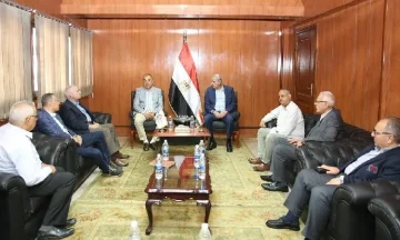 وزير الأعمال العامة يجتمع مع محافظ الغربية ونواب المجلس