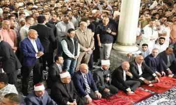 وزير الأوقاف يترأس صلاة الجمعة في مسجد الإمام الحسين بحضور محافظ القاهرة