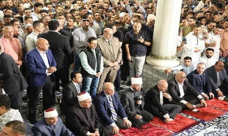 وزير الأوقاف يترأس صلاة الجمعة في مسجد الإمام الحسين بحضور محافظ القاهرة