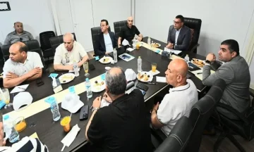وزير الإسكان يلتقي بالشركات المشاركة في مشروع “صواري” في الإسكندرية