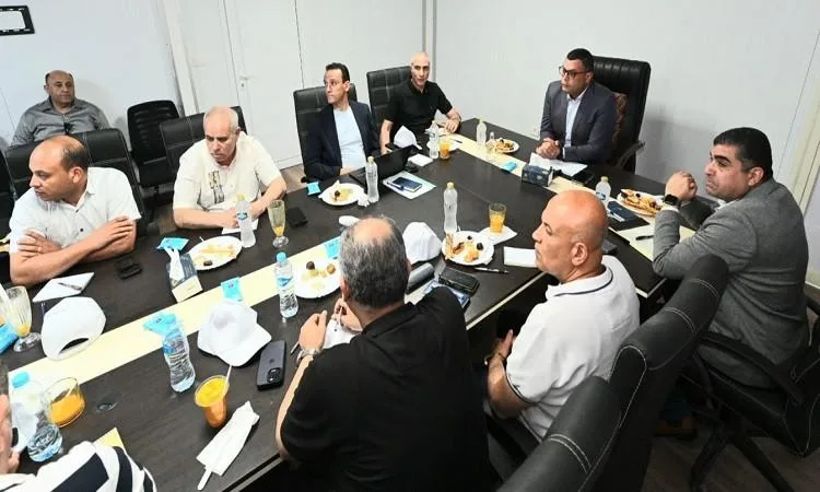 وزير الإسكان يلتقي بالشركات المشاركة في مشروع “صواري” في الإسكندرية