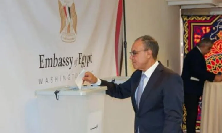 وزير الخارجية هو أول من يشارك في التصويت في انتخابات مجلس الشيوخ بواشنطن