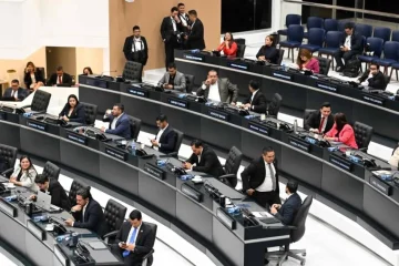 السلفادور ت approves تعديل دستوري يسمح للرئيس بالترشح لعدة فترات.