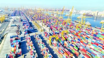 الإمارات تشغل 106 موانئ دولية في 78 دولة.