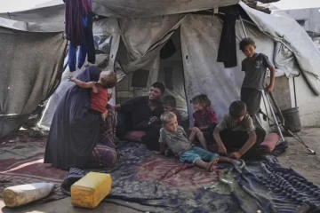 إسرائيل تقتل 22 فلسطينيًا في غزة.. ودفعة من الشاحنات الطبية ستصل القطاع اليوم