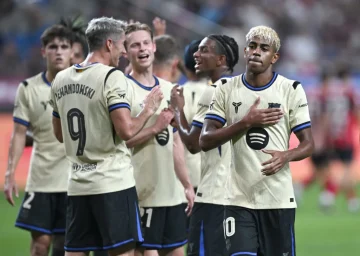 هانز فليك يستبعد لاعب برشلونة من جلسة التدريب