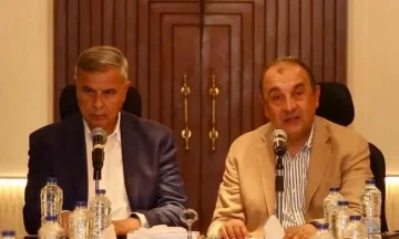 وزير قطاع الأعمال ومحافظ الإسكندرية يناقشان سبل التعاون في مجال الاستثمار السياحي