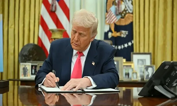 ترامب يرفع الرسوم الجمركية على السلع الكندية من 25% إلى 35%