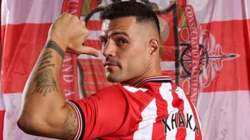 سندرلاند يضيف اللاعب الثامن إلى تشكيلته بعد العودة إلى الدوري الإنجليزي الممتاز.